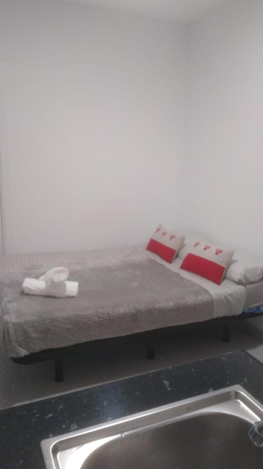 Estudio Encantador Cerca Del Carrefour Rosaleda 1 말라가 외부 사진