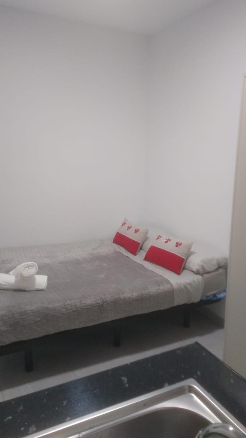 Estudio Encantador Cerca Del Carrefour Rosaleda 1 말라가 외부 사진