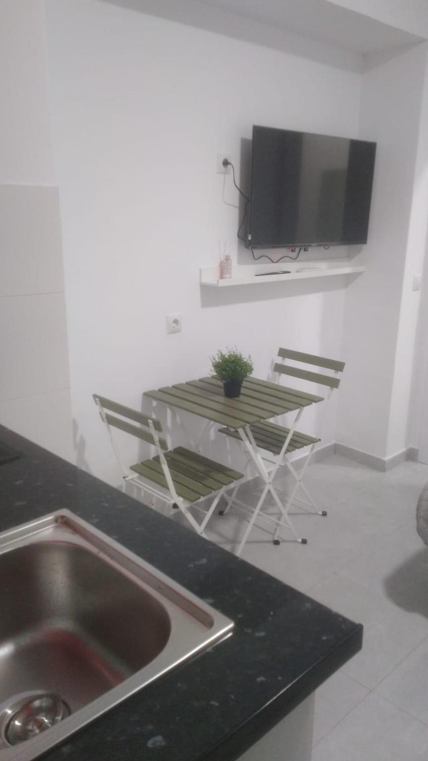 Estudio Encantador Cerca Del Carrefour Rosaleda 1 말라가 외부 사진